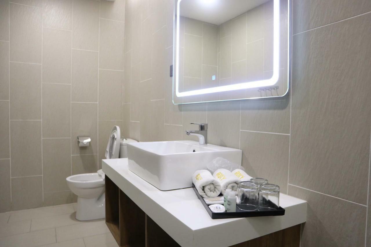 Roxy Hotel Padungan Kuching Extérieur photo