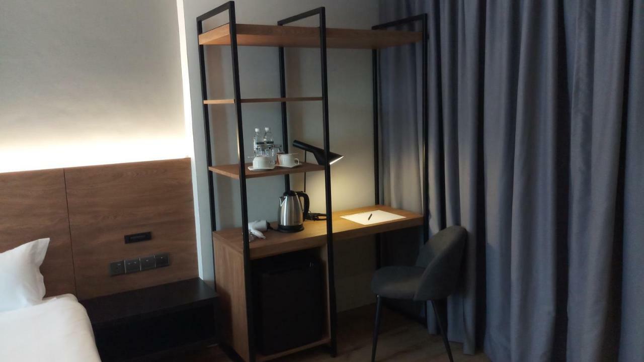 Roxy Hotel Padungan Kuching Extérieur photo