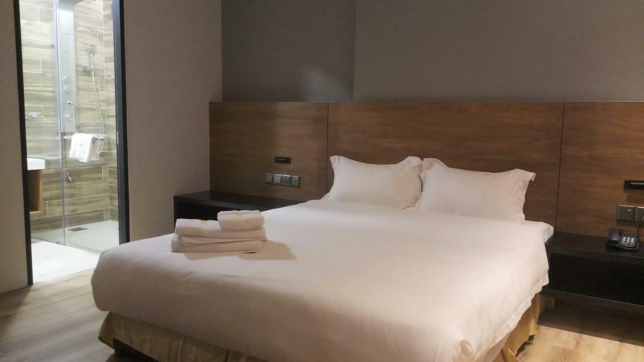 Roxy Hotel Padungan Kuching Extérieur photo